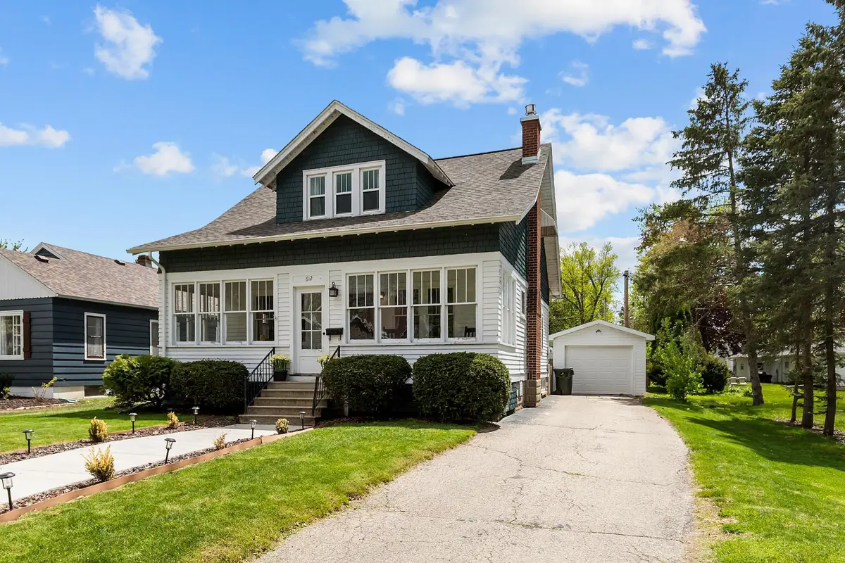 612 W Buck Street, New London, WI 54961 - #1