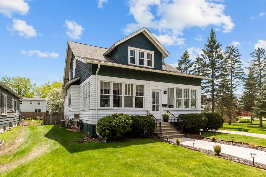 612 W Buck Street, New London, WI 54961 - #2