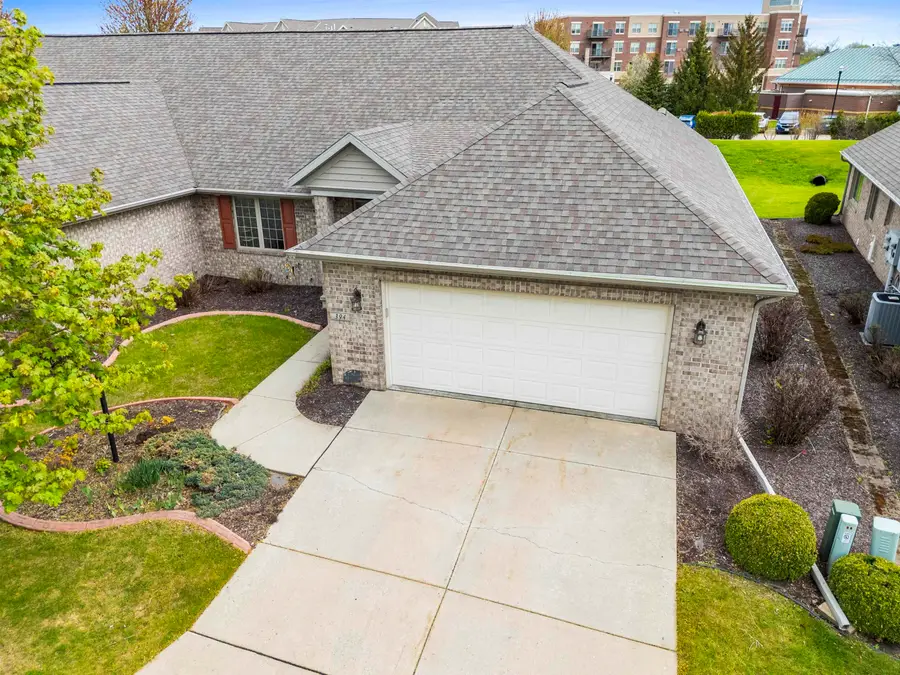 394 Woodfield Drive, Green Bay, WI 54313 - #2
