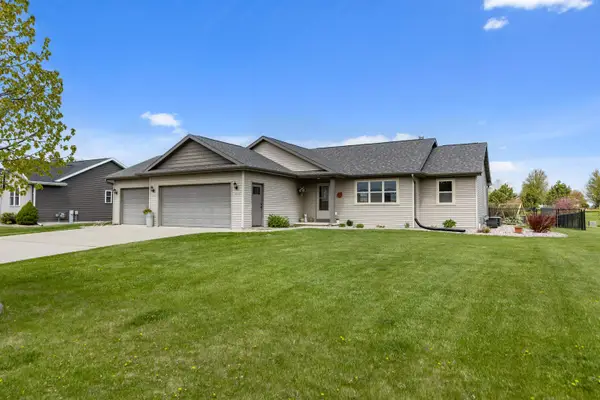 W6220 Sherwood Point Court, GREENVILLE, WI 54942