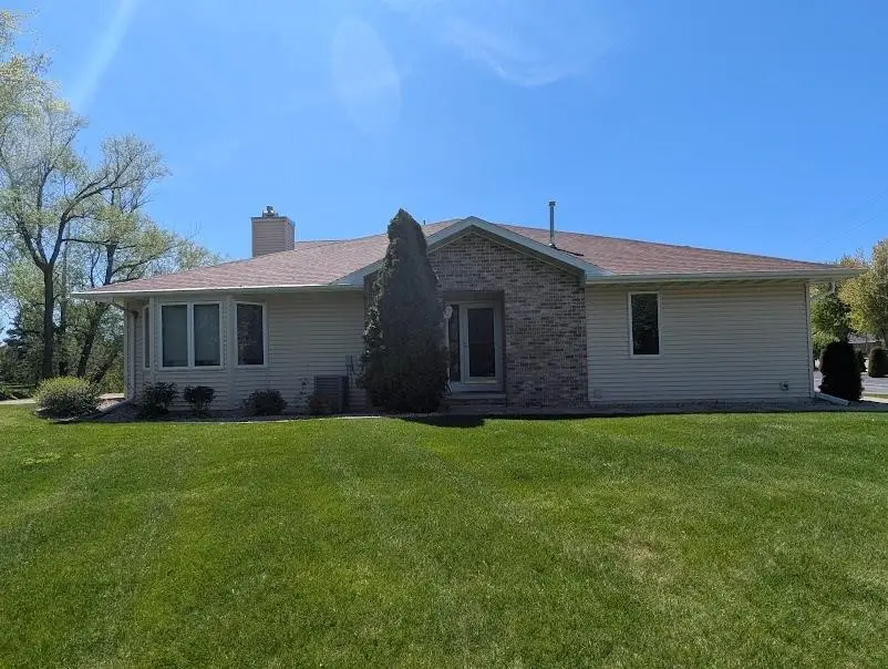 2721 W 9th Avenue, Oshkosh, WI 54904 - #1