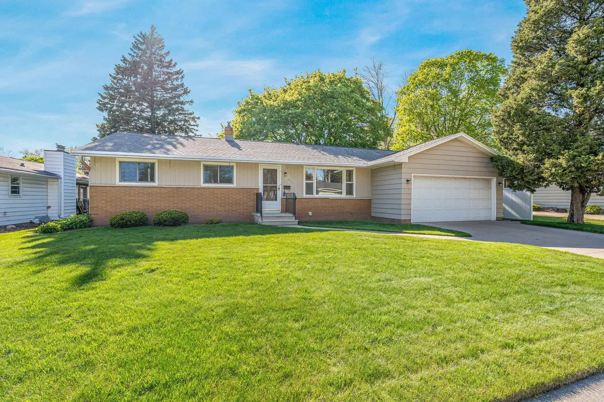 2721 N Viola Street, Appleton, WI 54911-2265 - #1