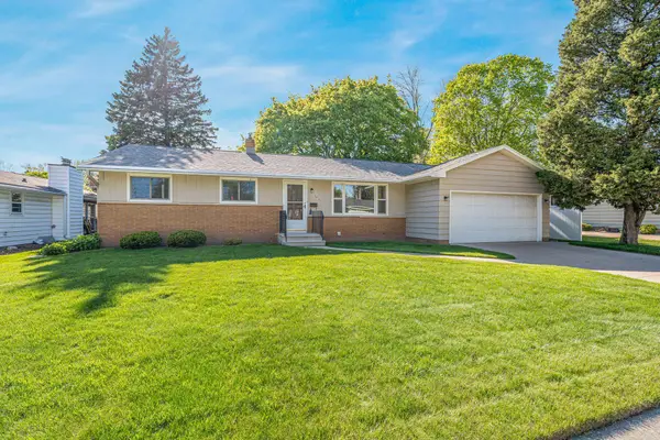 2721 N Viola Street, APPLETON, WI 54911-2265