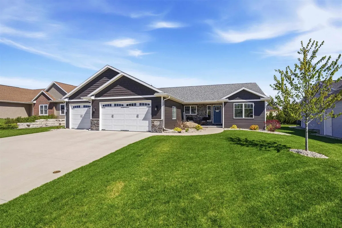 2660 W Fallen Oak Drive, Appleton, WI 54913 - #1