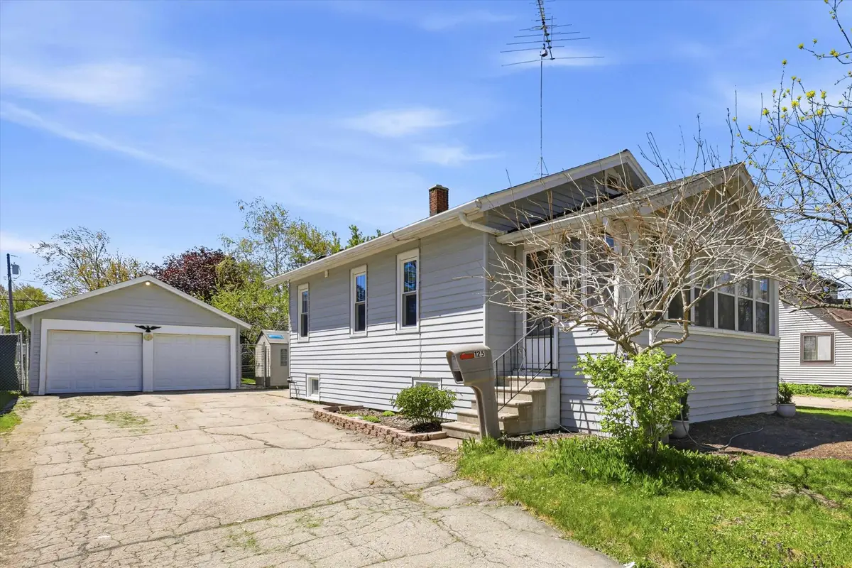 125 E Coolidge Avenue, Appleton, WI 54915 - #1
