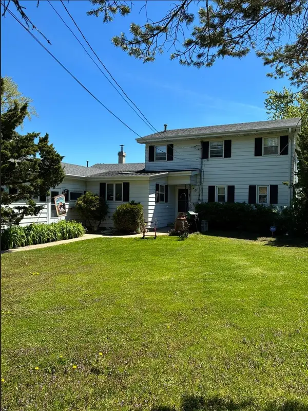 2836 Shorewood Drive, OSHKOSH, WI 54901