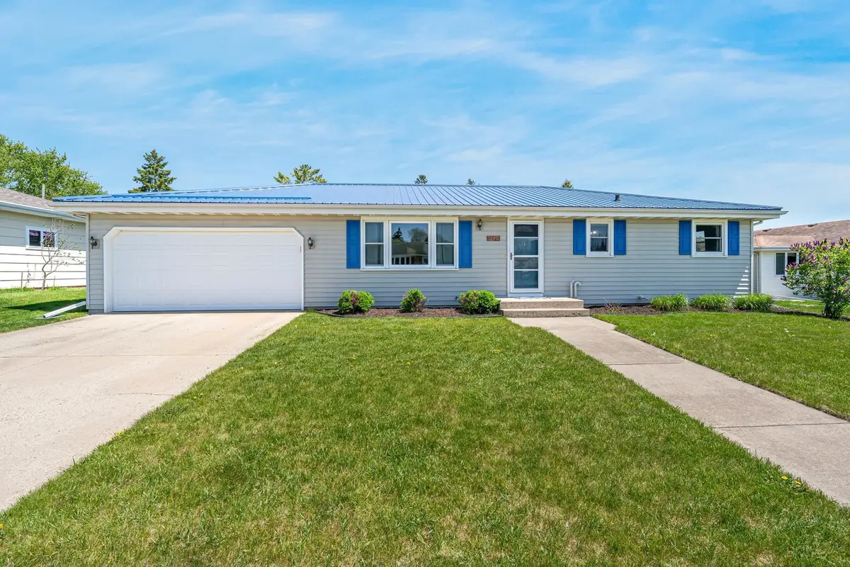 1290 Wild Rose Lane, Neenah, WI 54956 - #1