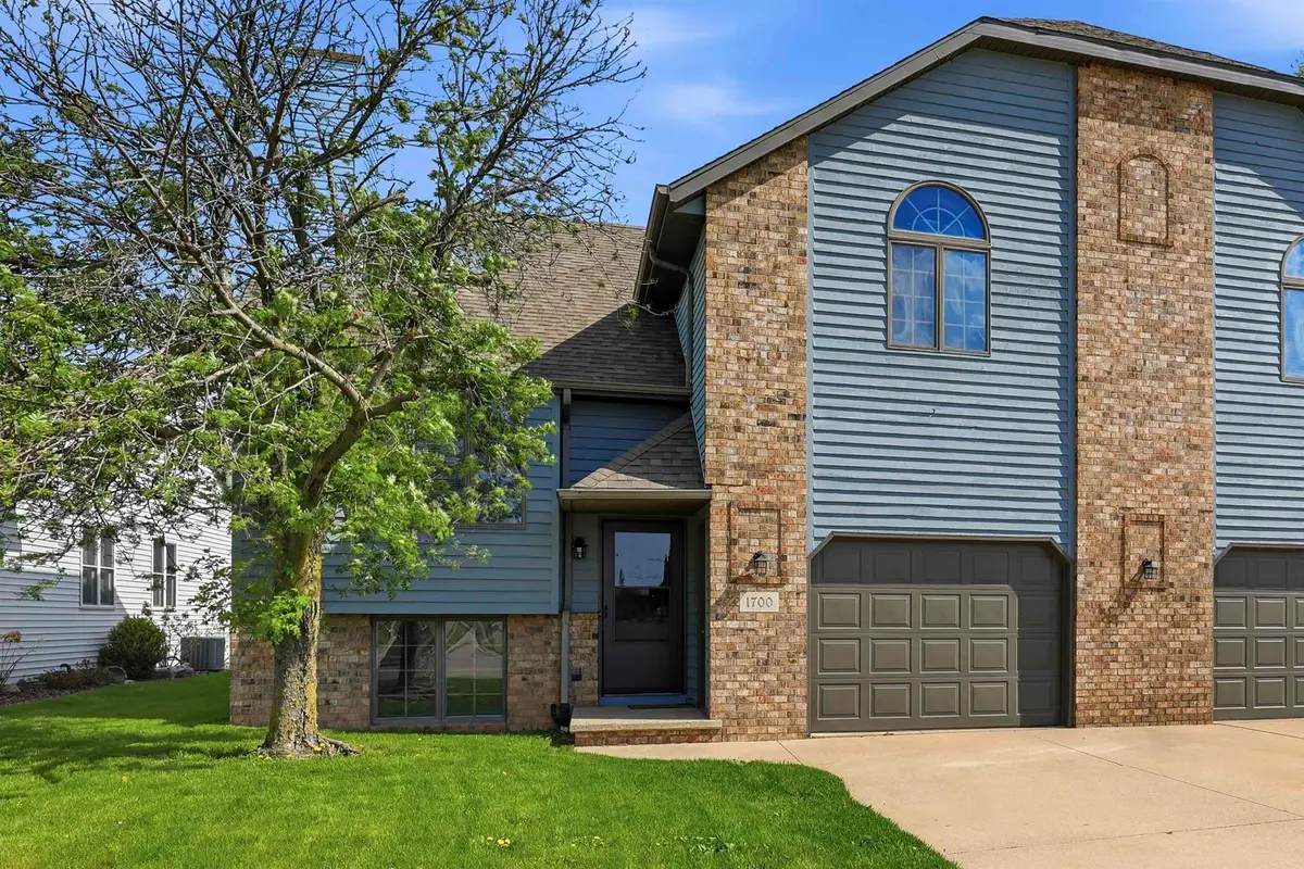 1700 E Tracia Lane, Appleton, WI 54911-8471 - #1