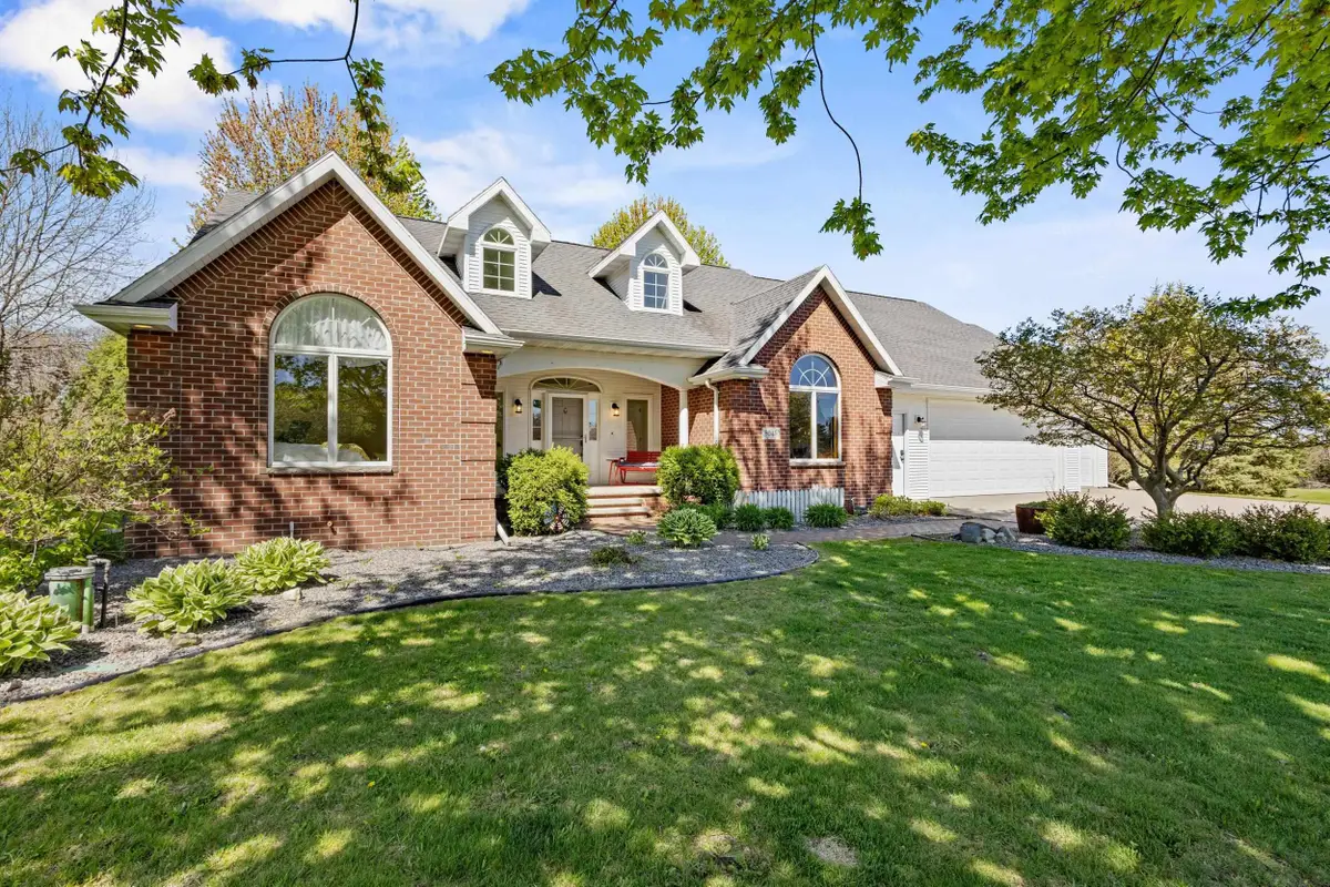 8045 Saquaro Court, Neenah, WI 54956 - #1