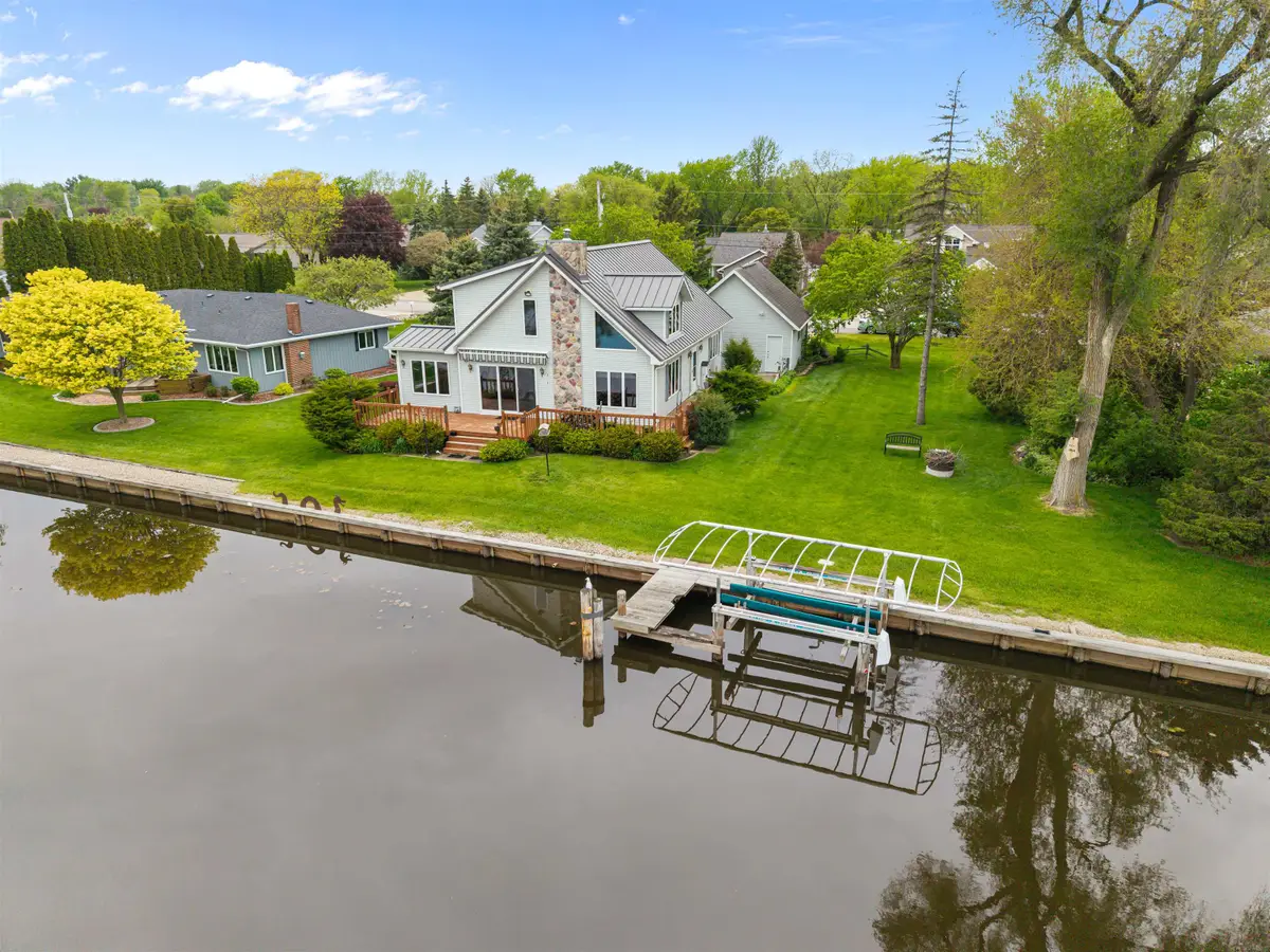 728 E River Drive, Omro, WI 54963 - #1