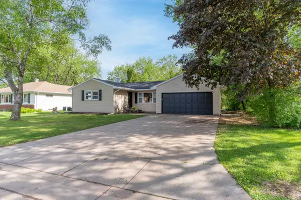 184 Plummer Court, NEENAH, WI 54956