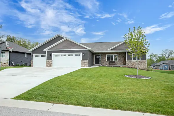 2128 Clover Field Drive, GREEN BAY, WI 54313