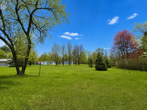 W10840 Lilac Lane, CRIVITZ, WI 54114