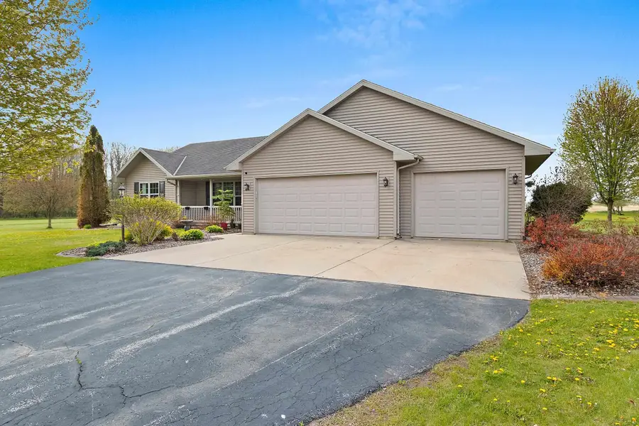 334 Falcon Circle, Pulaski, WI 54162-8886 - #2