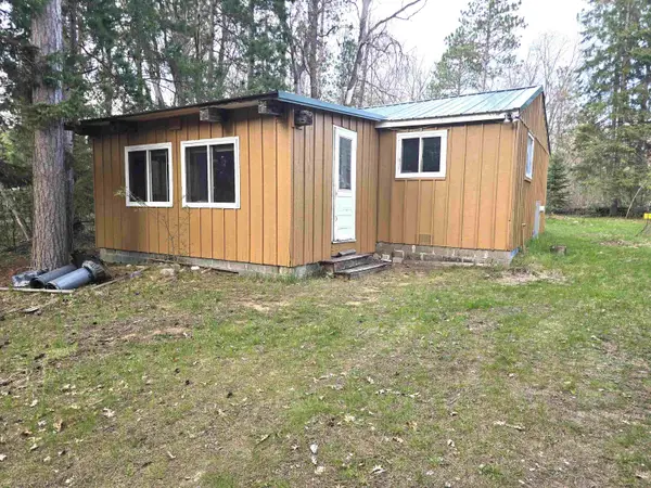 N6740 S 2nd Street, CRIVITZ, WI 54114