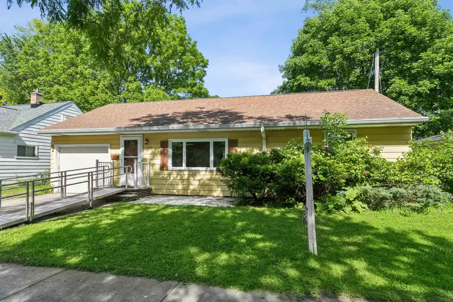 1124 Wisconsin Court, Appleton, WI 54911 - #2