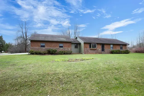 8599 Winncrest Road, NEENAH, WI 54956
