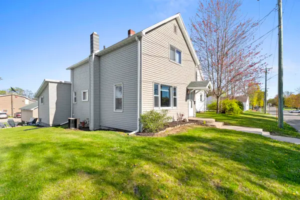 210 N Oakland Avenue, OCONTO FALLS, WI 54154-1240