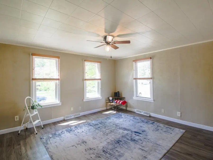 712 W 9th Avenue, Oshkosh, WI 54902 - #2