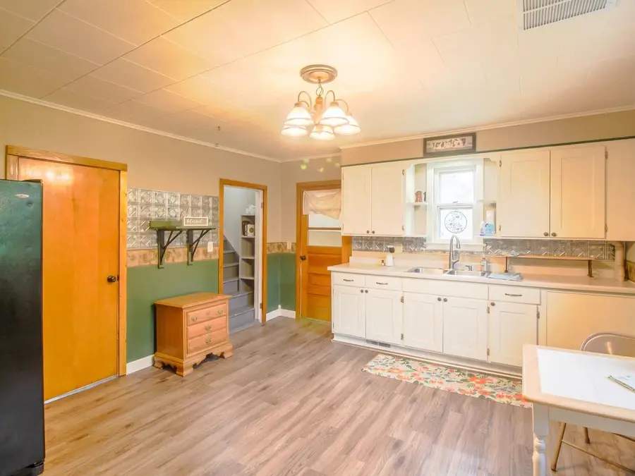 712 W 9th Avenue, Oshkosh, WI 54902 - #3