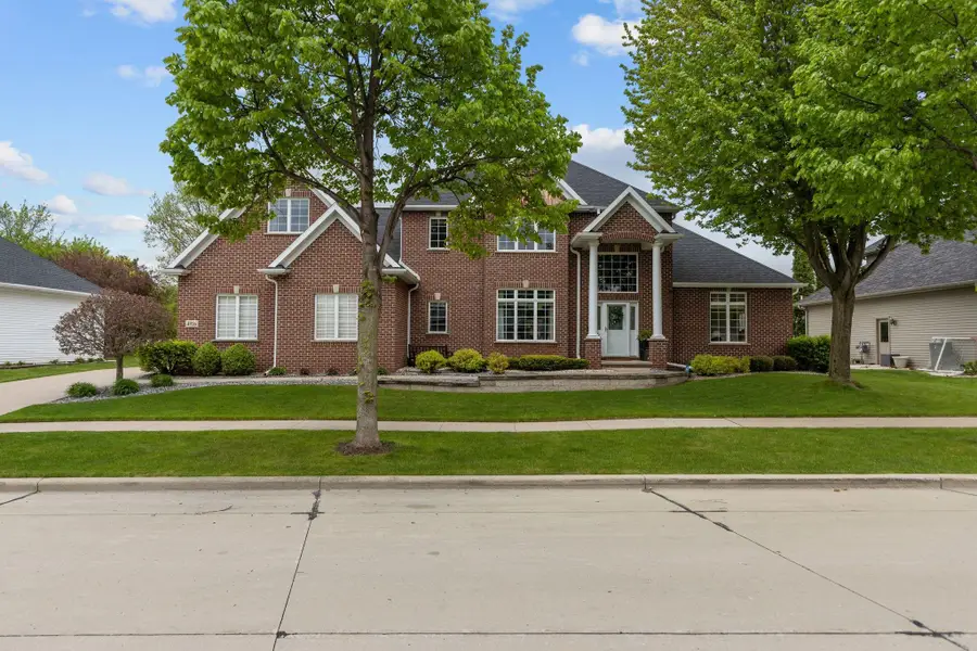 4916 N Silentwind Way, Appleton, WI 54913 - #2