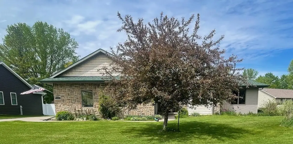 4315 N Skyway Lane, Appleton, WI 54913 - #1