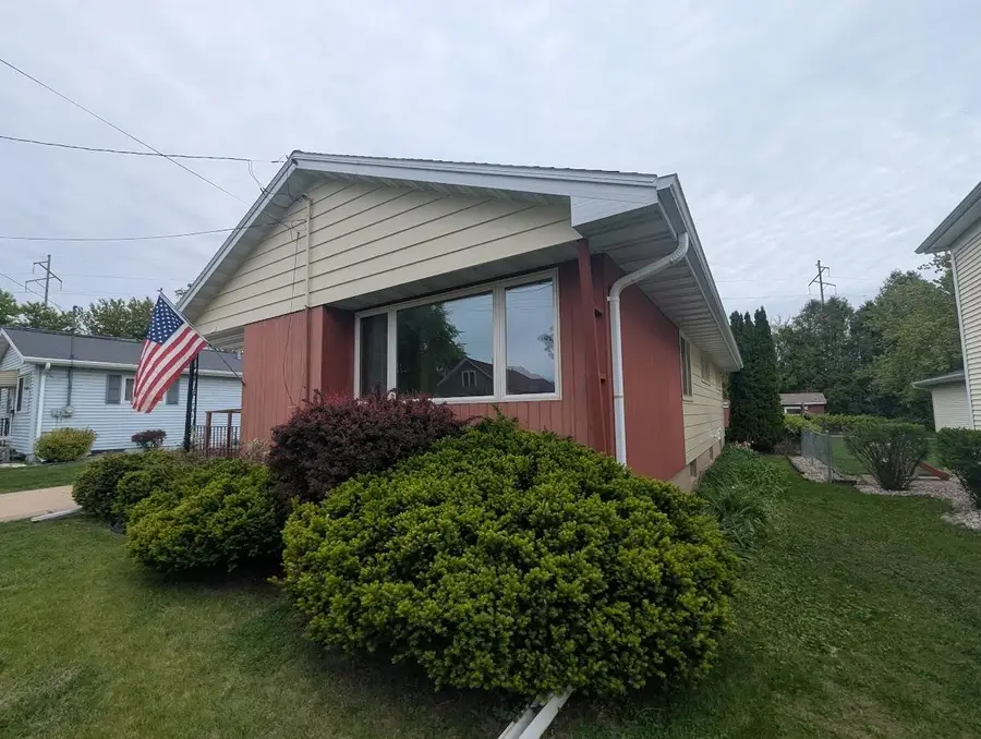 736 W 8th Avenue, Oshkosh, WI 54902 - #2