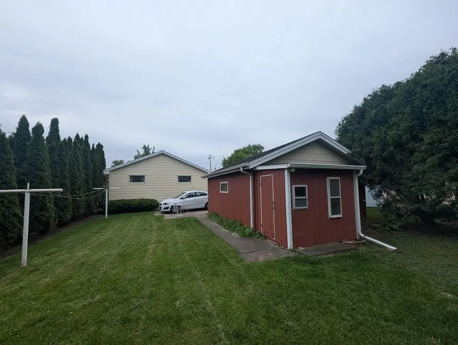 736 W 8th Avenue, Oshkosh, WI 54902 - #3