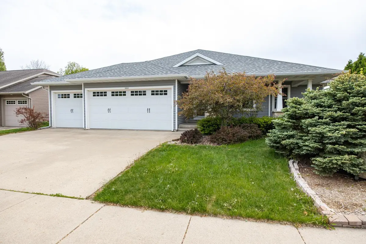 3221 Mockingbird Way, Oshkosh, WI 54904 - #1