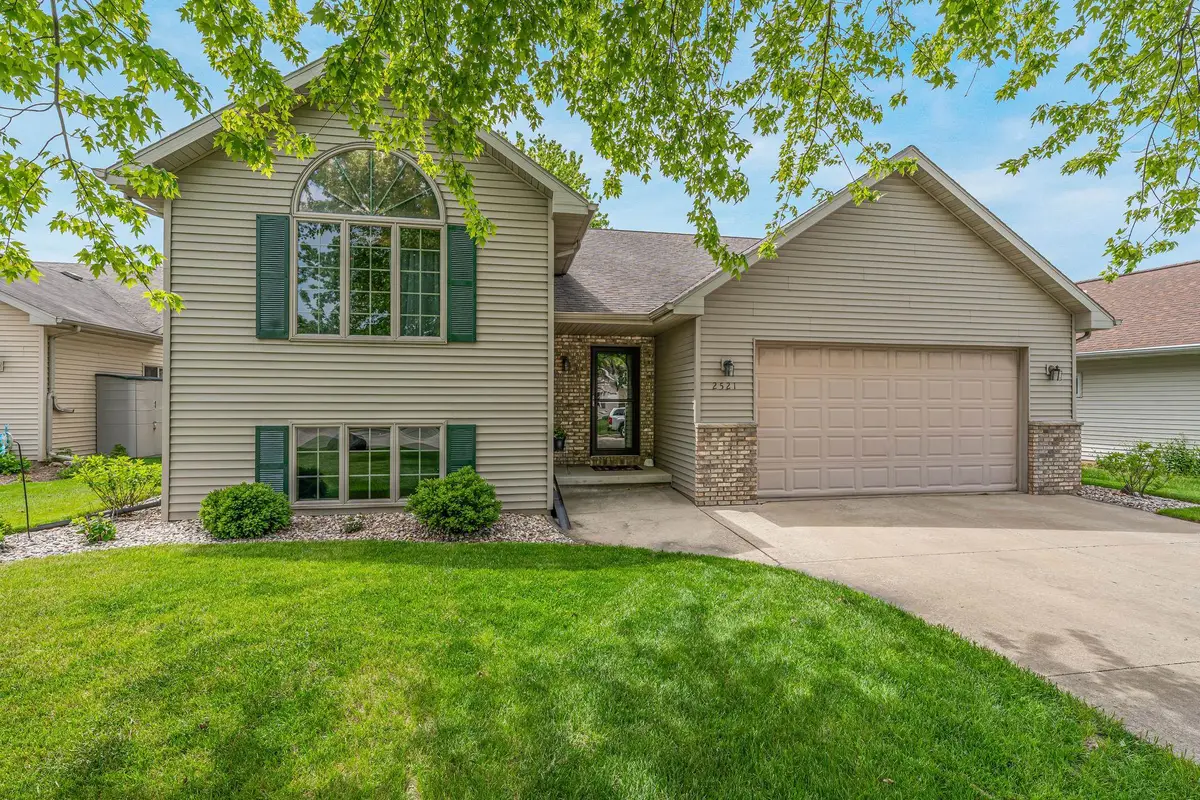 2521 Bishops Lane, Neenah, WI 54956 - #1
