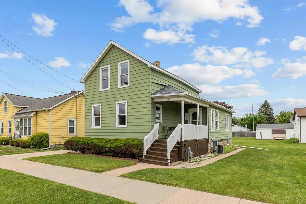 708 W 6th Avenue, Oshkosh, WI 54902 - #1