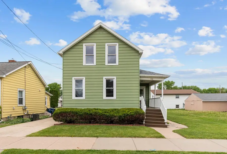708 W 6th Avenue, Oshkosh, WI 54902 - #2