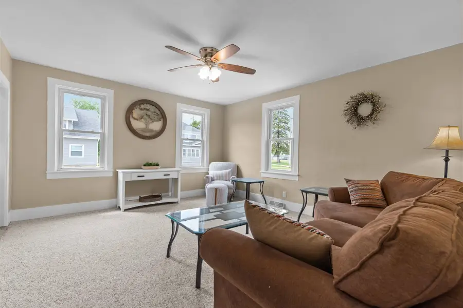 708 W 6th Avenue, Oshkosh, WI 54902 - #3