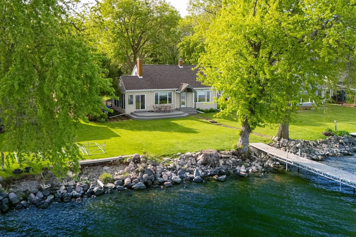 188 Adella Beach Road, Neenah, WI 54956-5004 - #1