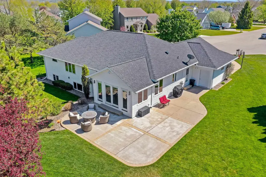 715 Hickory Valley Court, De Pere, WI 54115-3363 - #2