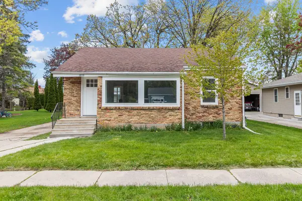 1034 Adams Avenue, OSHKOSH, WI 54902