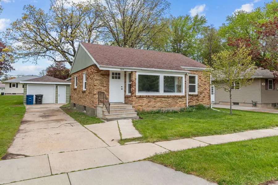 1034 Adams Avenue, Oshkosh, WI 54902 - #2