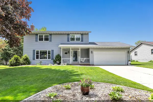 2152 Woodcrest Drive, GREEN BAY, WI 54304-1833