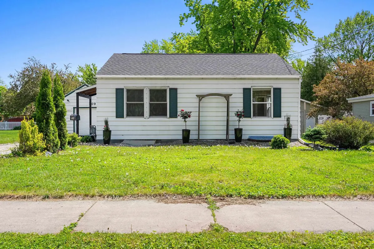 709 W 8th Street, Kaukauna, WI 54130 - #1