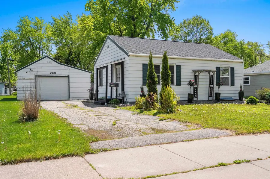 709 W 8th Street, Kaukauna, WI 54130 - #2