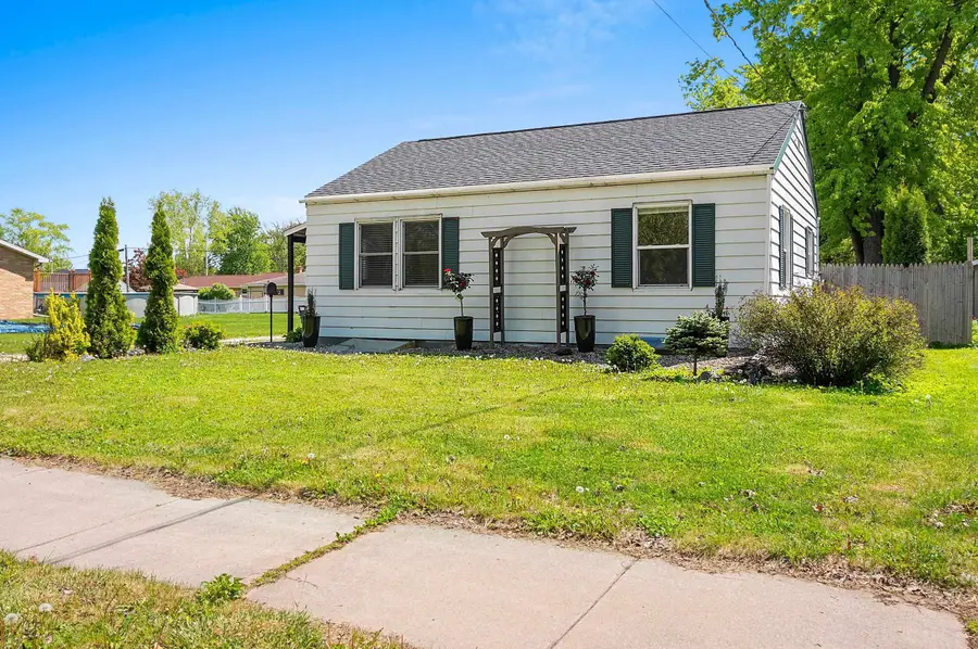 709 W 8th Street, Kaukauna, WI 54130 - #3