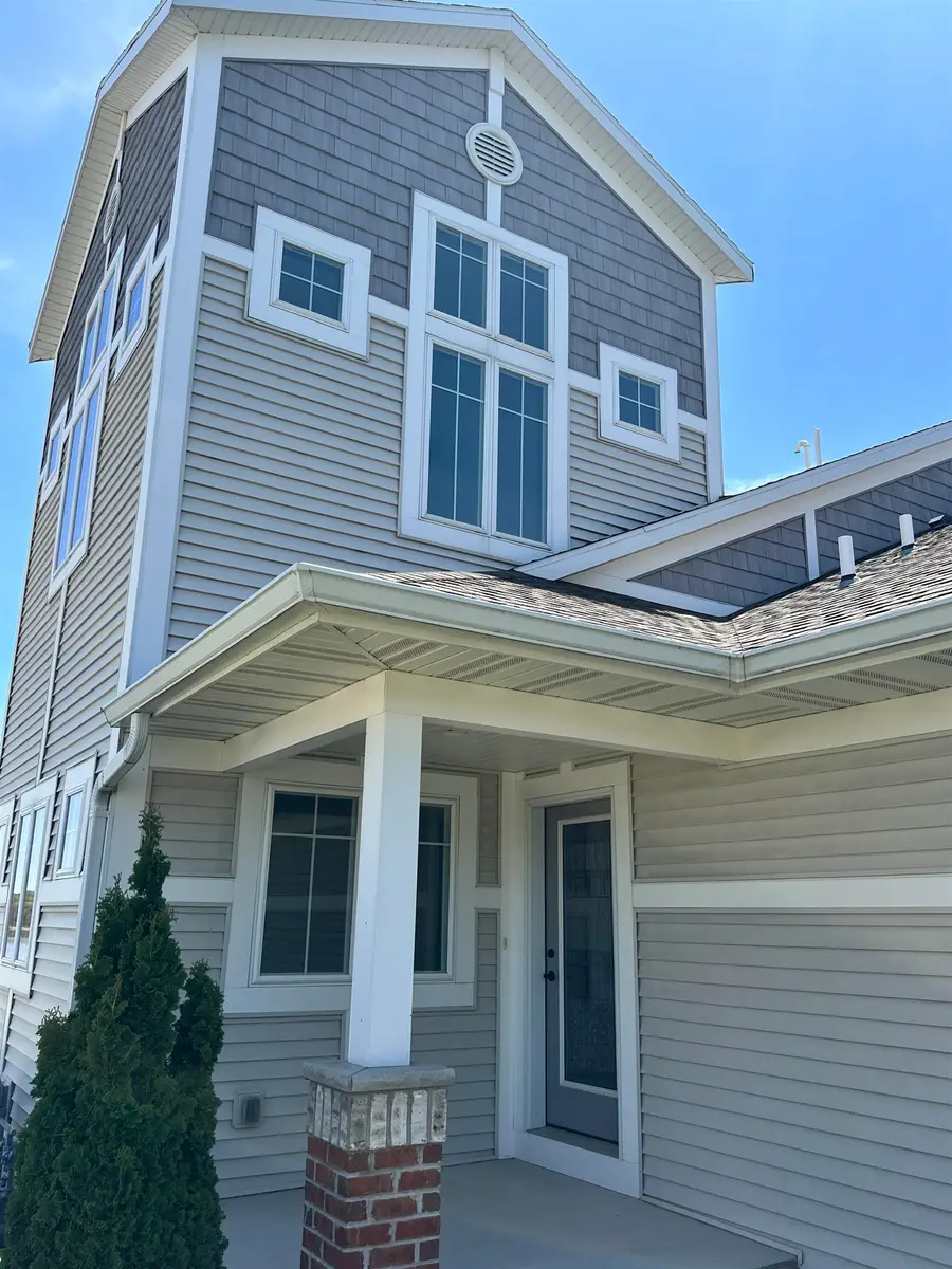 2621 Bay Harbor Circle, Green Bay, WI 54304 - #2