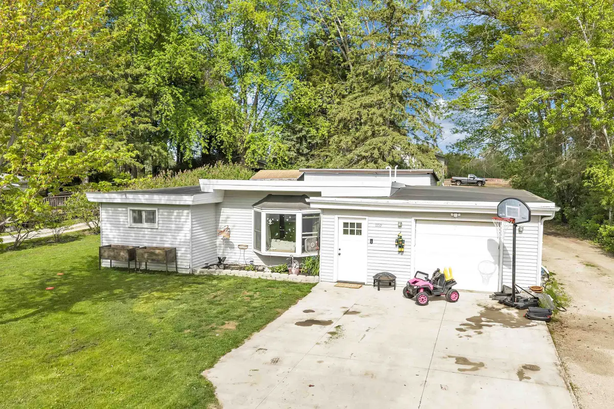 1159 Hobart Drive, Green Bay, WI 54304-1410 - #1