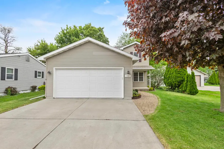 1324 W Bent Avenue, Oshkosh, WI 54901 - #2