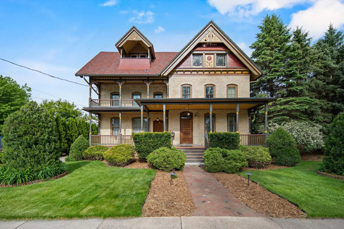 348 Naymut Street, Menasha, WI 54952 - #1