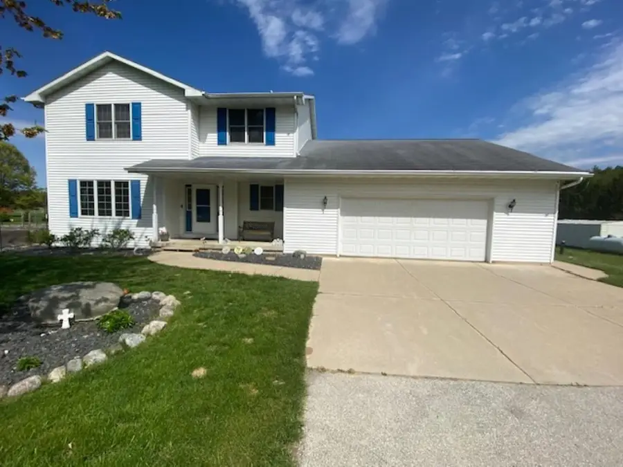 4894 Sandburr Trail, Suamico, WI 54173 - #2