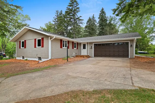 1964 Blueberry Lane, GREEN BAY, WI 54304-1604