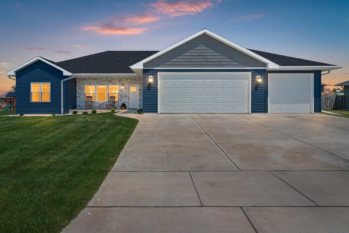 182 Meadowlark Lane, Luxemburg, WI 54217 - #1