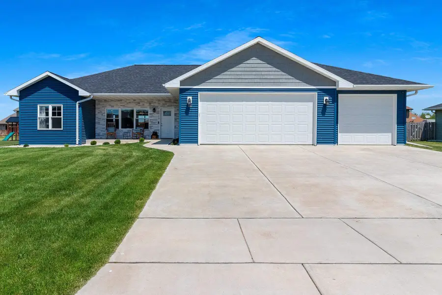 182 Meadowlark Lane, Luxemburg, WI 54217 - #2