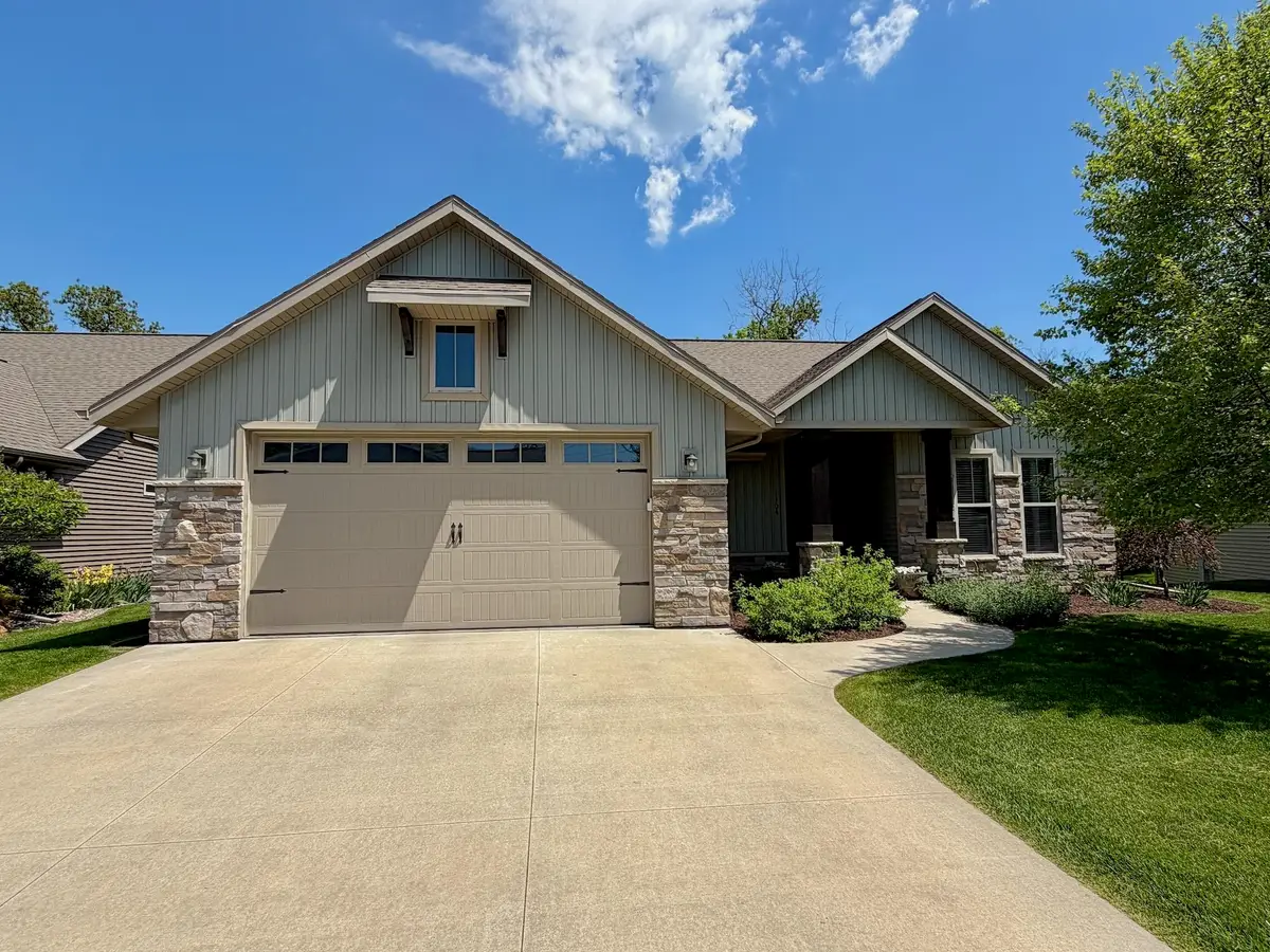 1104 S Forestbrook Lane, Appleton, WI 54914 - #1